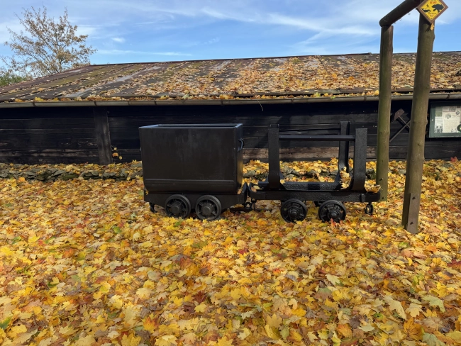 Osazený důlní vozík